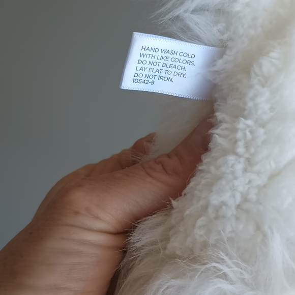 Scarf W/Pockets - Picture 9 of 10